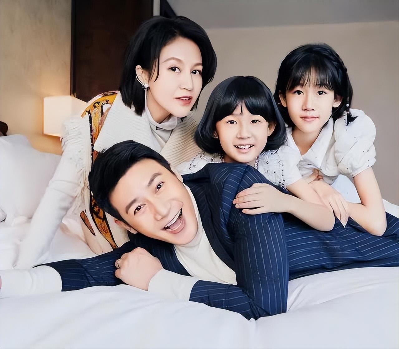 陆毅47岁庆女儿生日,全家合影温馨,母女似姐妹