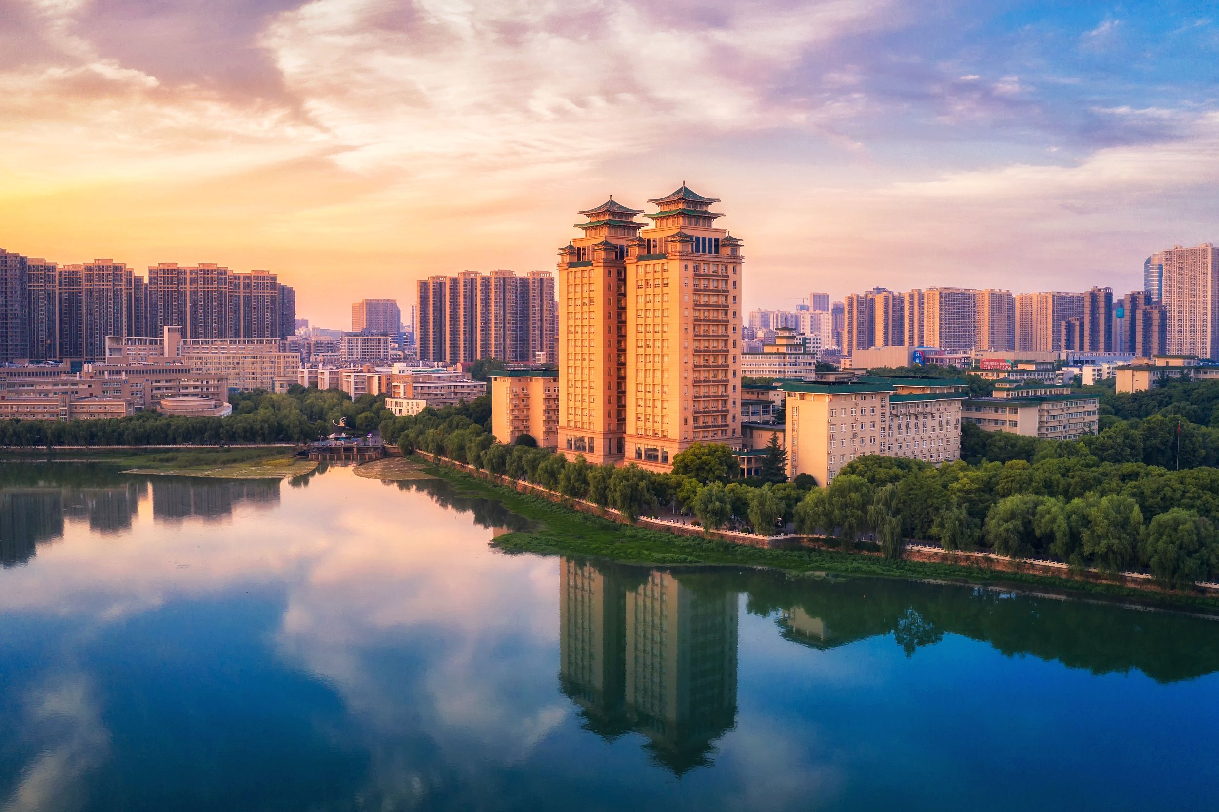 2023湖北高校十强,武汉大学蝉联榜首,中南民族大学进入十强榜