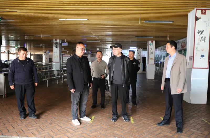 彭坤毅到兴义五中,阳光书院开展校园食品安全督导检查工作