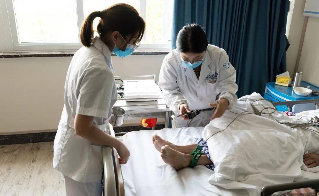 纪实:广东农村妹为救弟弟,嫁大24岁波兰富豪,如今却在波兰种地