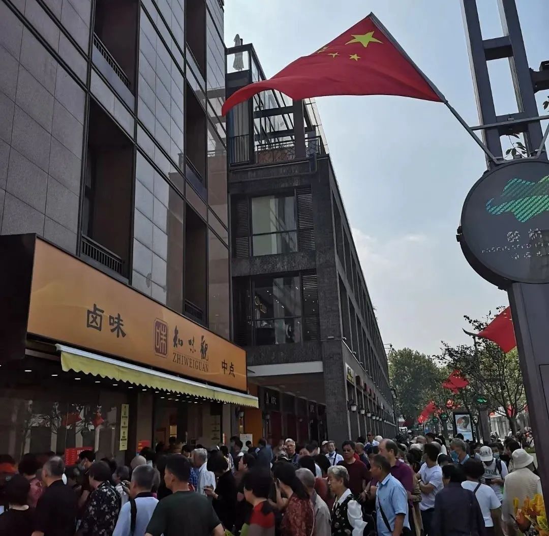 推荐|“你的前边还有几桌？”全国网友都在刷这句话，但这久违的热闹真好啊