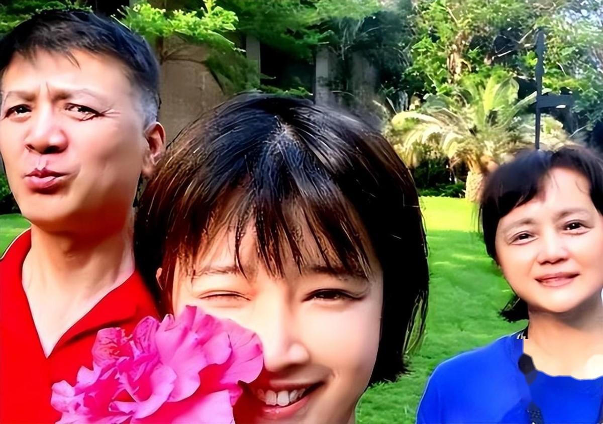 标题:演员奚望,在继父刘之冰的支持下离婚,她与女儿的现状如何