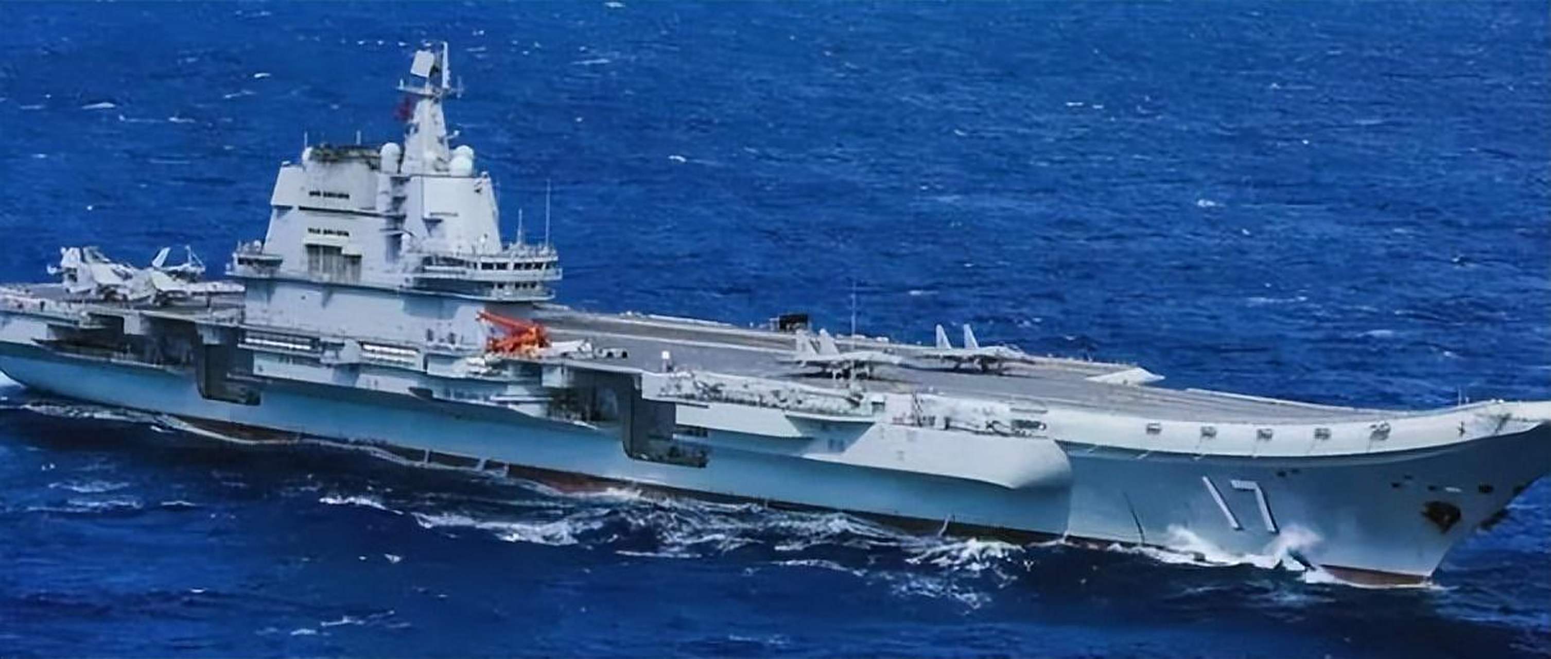 在航行训练过程中,山东航母打击群突遭到外军不明无人机的持续骚扰和