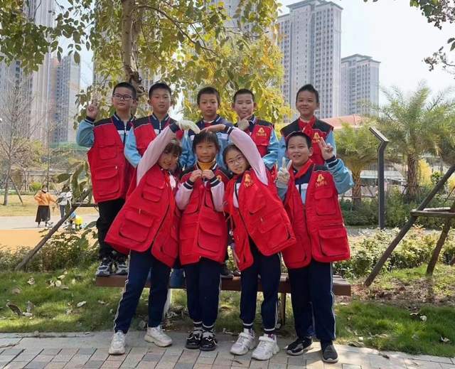 厦门市海沧区延奎实验小学芸美分校三年一班开展学雷锋主题活动