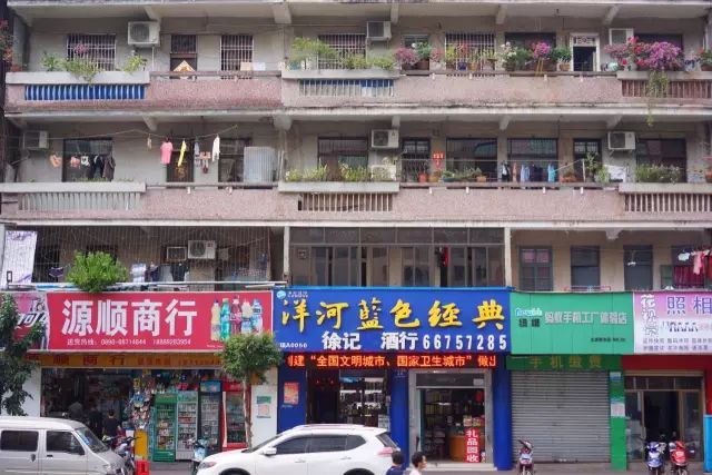 曾经这里被称为"红灯区"每天都酗酒!打架!偷盗!