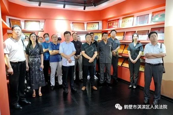 濮阳市华龙区区直机关工委书记于文生带队到淇滨区法院观摩交流党建