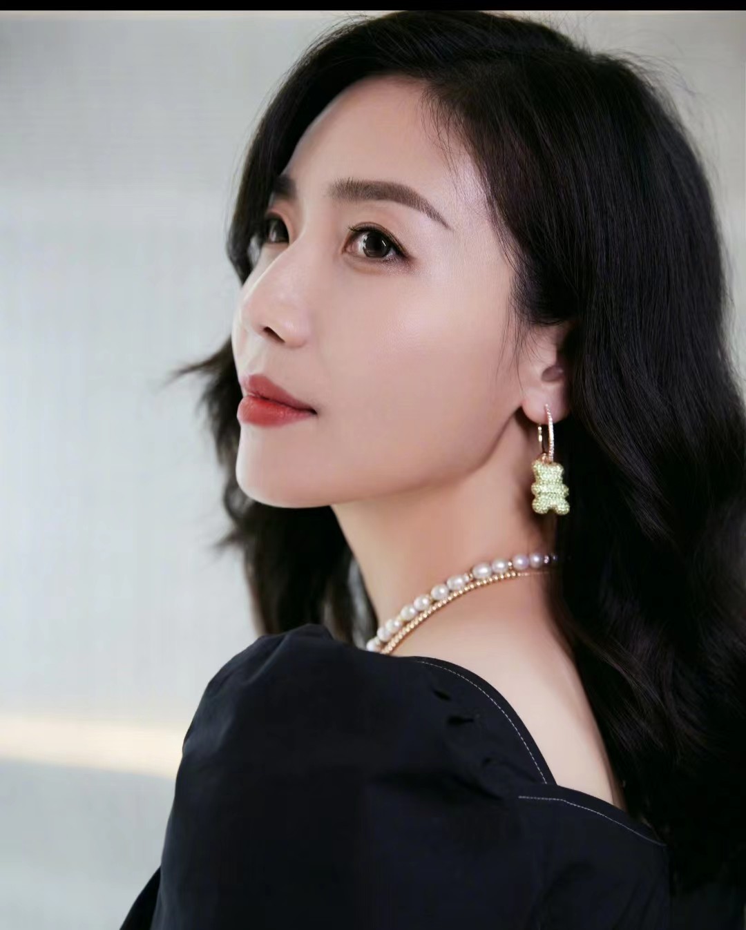 真漂亮!女排女神魏秋月晒自拍:魏秋月笑容灿烂,貌美如花