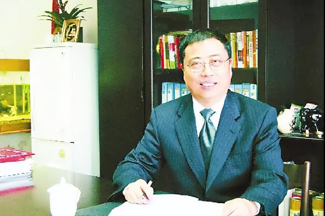 洽洽创始人陈先保,36岁辞去铁饭碗,靠卖瓜子身价超120亿!