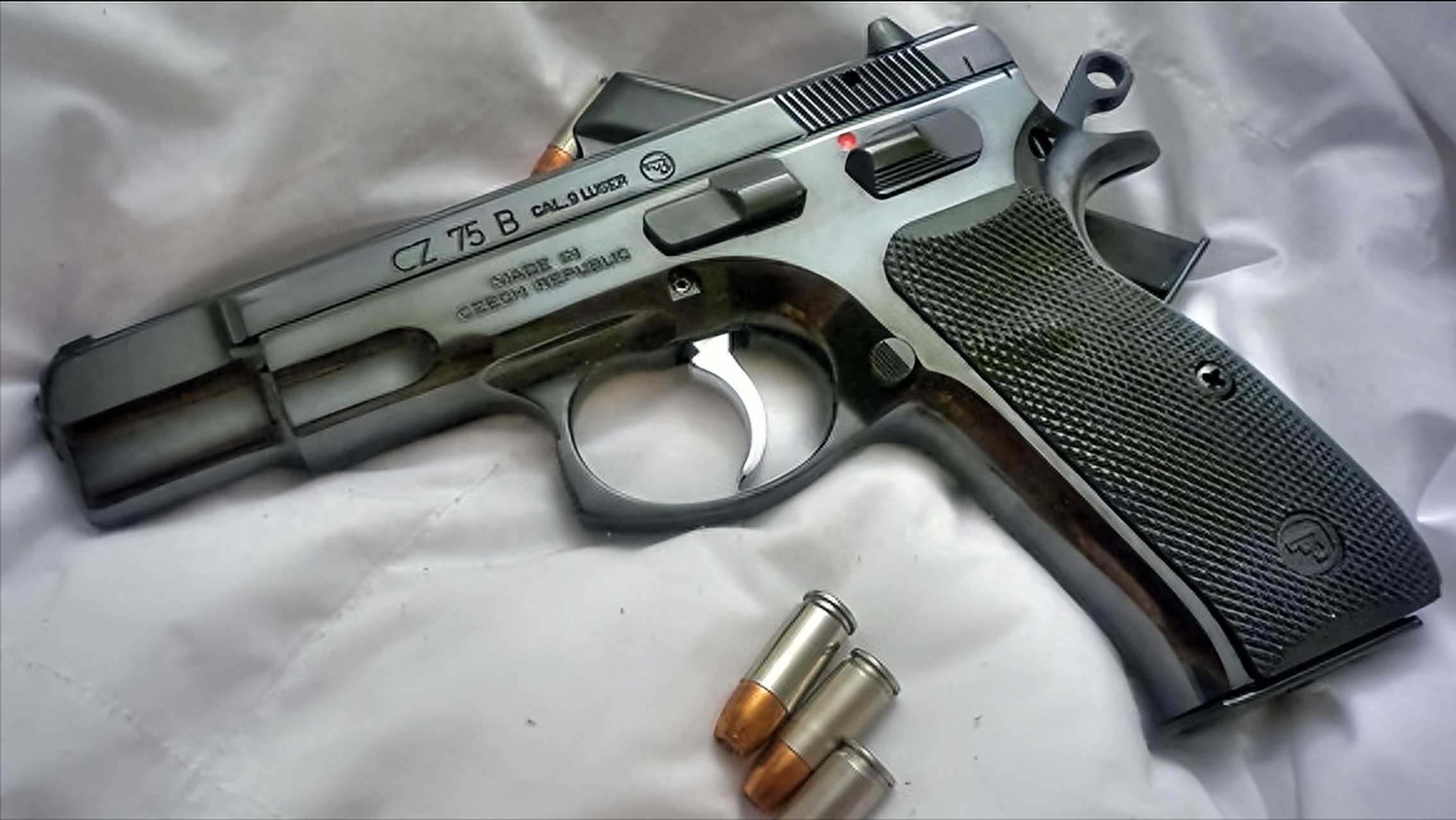 自1975年推出后,由捷克cz公司设计并生产的cz75半自动手枪便得到了多
