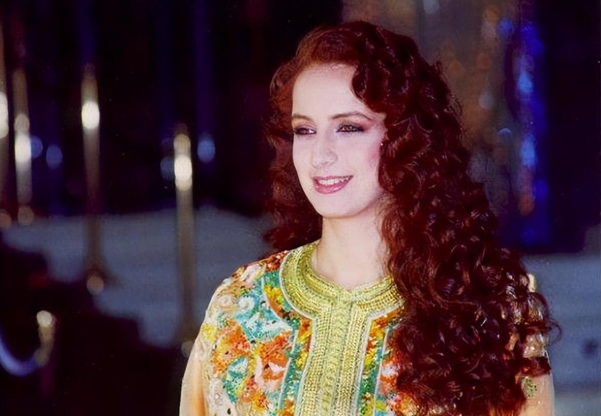 摩洛哥最美王妃萨尔玛:国王为她改宪法,承诺不分离,10年后被弃