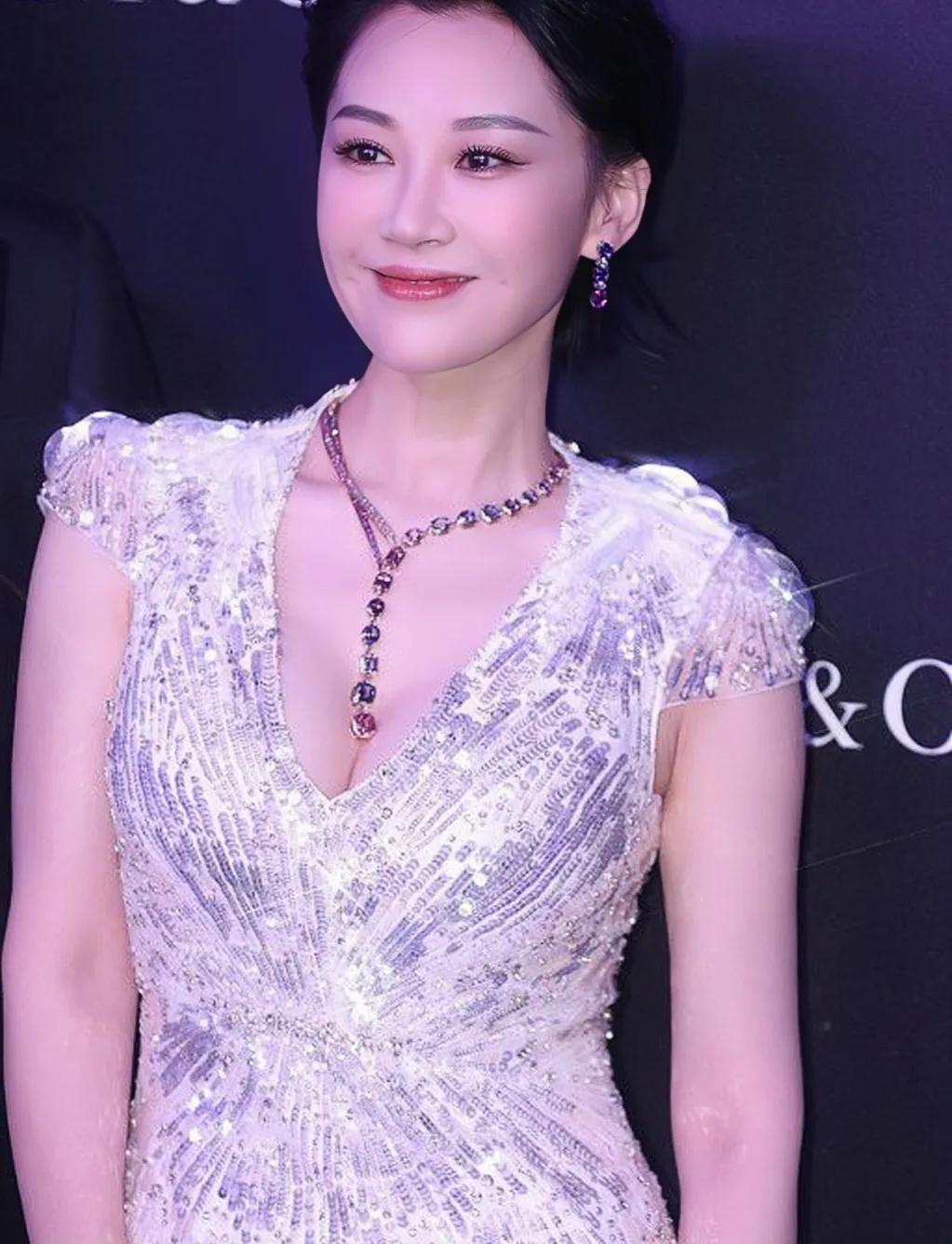 情路坎坷的4位60后冻龄女神人到中老年谁的颜值更胜一筹