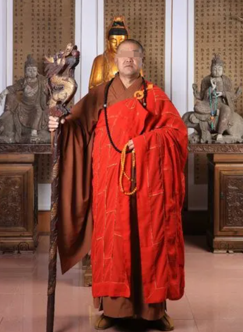 故事:上海九龙柱之谜:施工前12名工人集体高烧,和尚施法7天后殒命