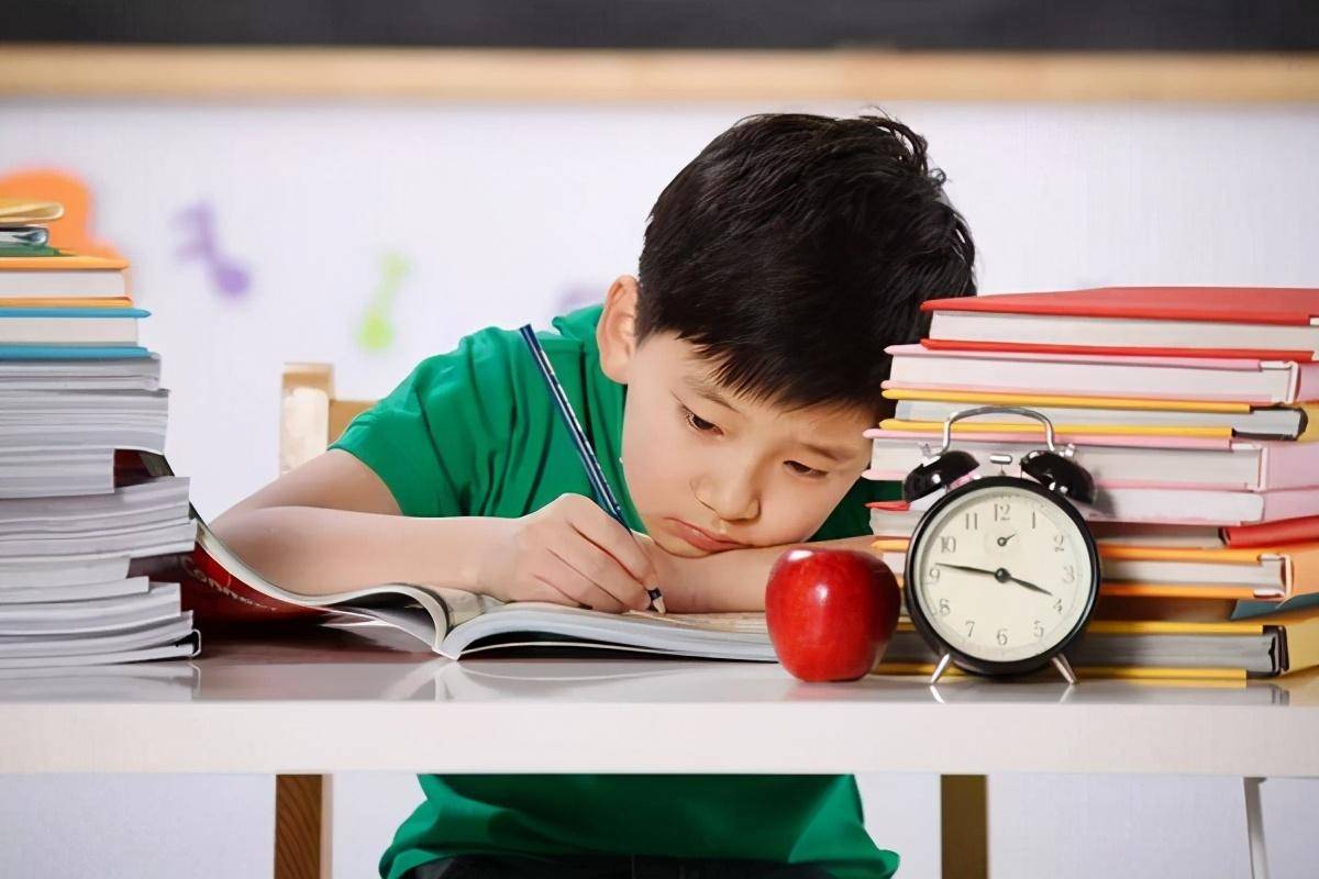 孩子写作业拖拉,父母如何引导,才能提高孩子写作业效率?