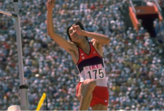 跳高明星朱建华,三次打破世界纪录,但奥运会失利被骂到退役