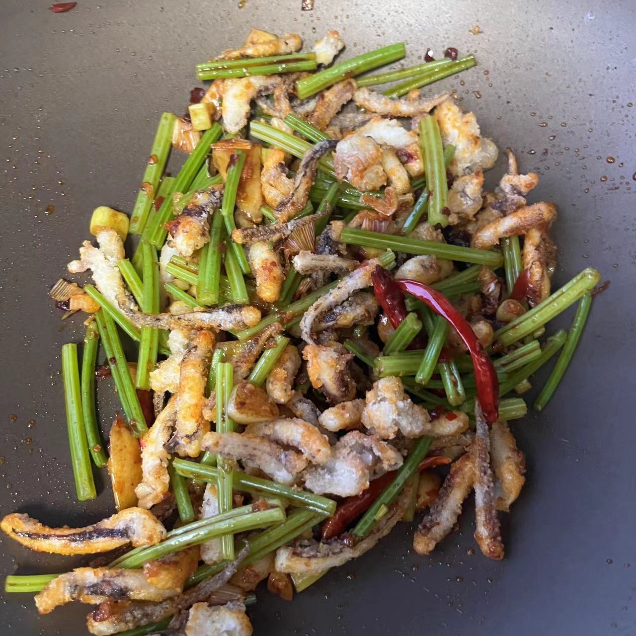 "天津菜家常菜:干煸鱿鱼须!