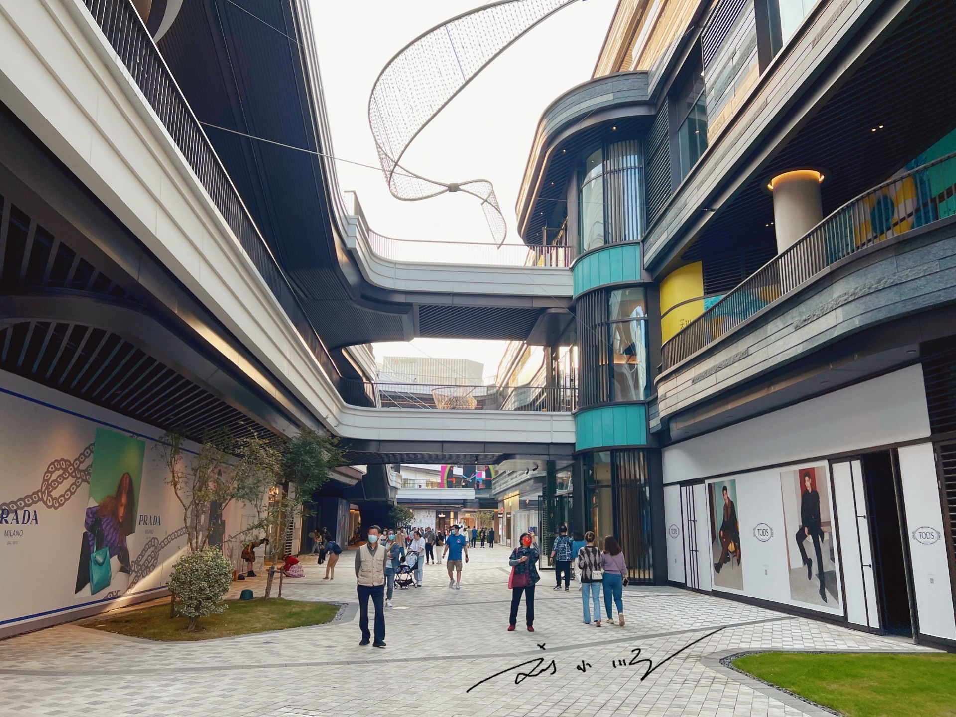 上海浦东的"新晋"网红商场,人气很旺,却被抱怨不如北京和成都