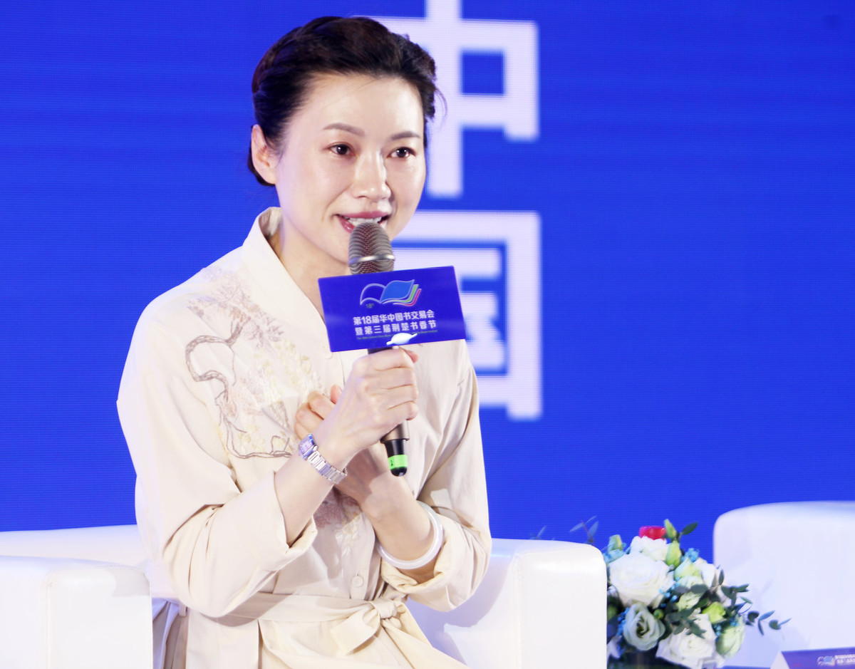 杨雨,45岁中国最美女教授!若有诗书藏于心,岁月从不败美人