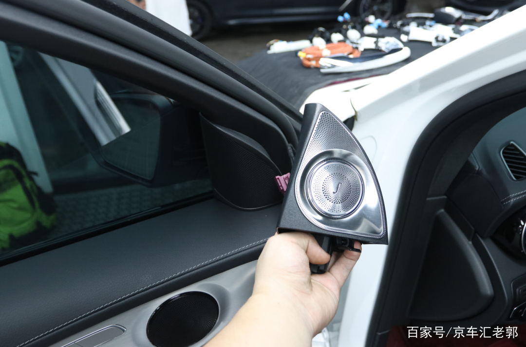 奔驰GLC改装 发光出风口 旋转高音_奔驰舒适进入 尾门