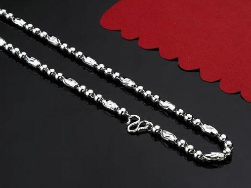 当初因为捡到一条"银链",被送往医院截肢的男孩,他后来怎么样