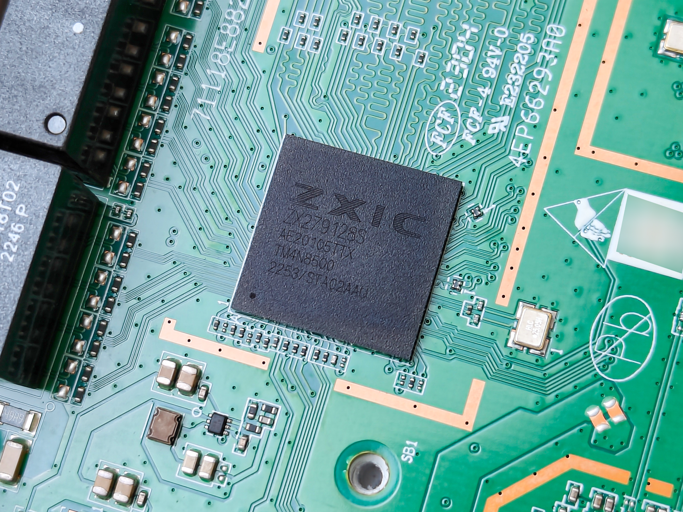 售价不到百元比矿渣还便宜丨中兴小方糖路由器拆解评测