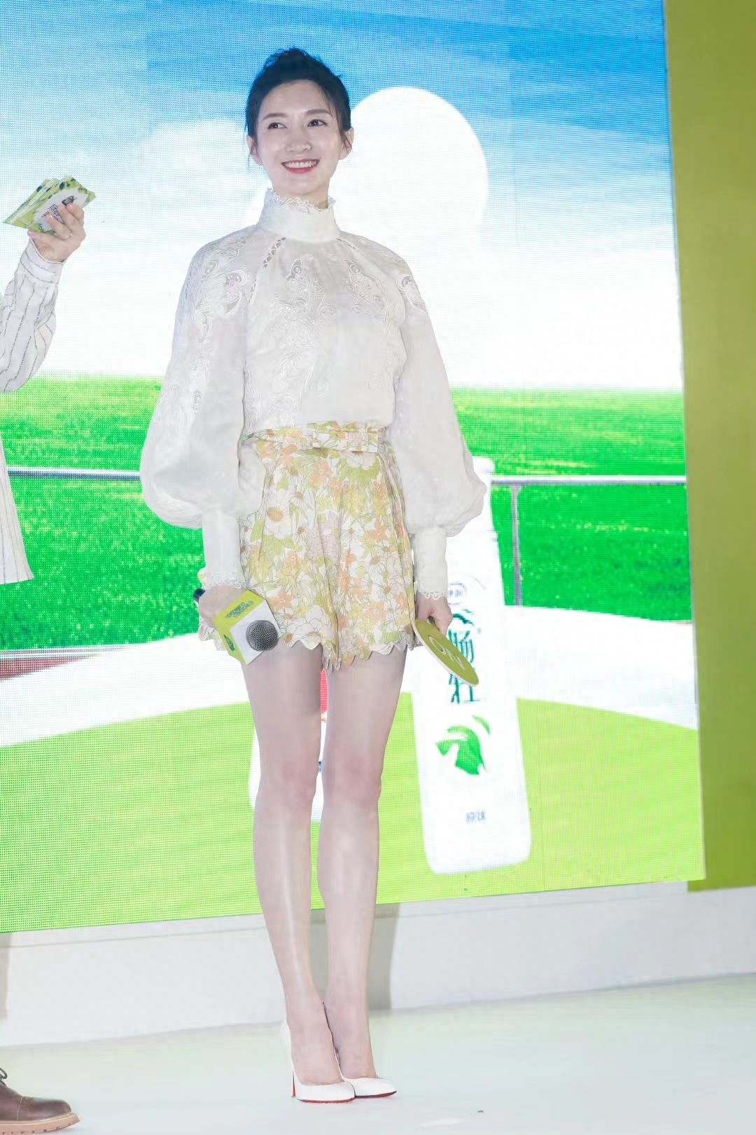 内娱10位美腿女明星李宇春周慧敏郁可唯个个堪称腿精