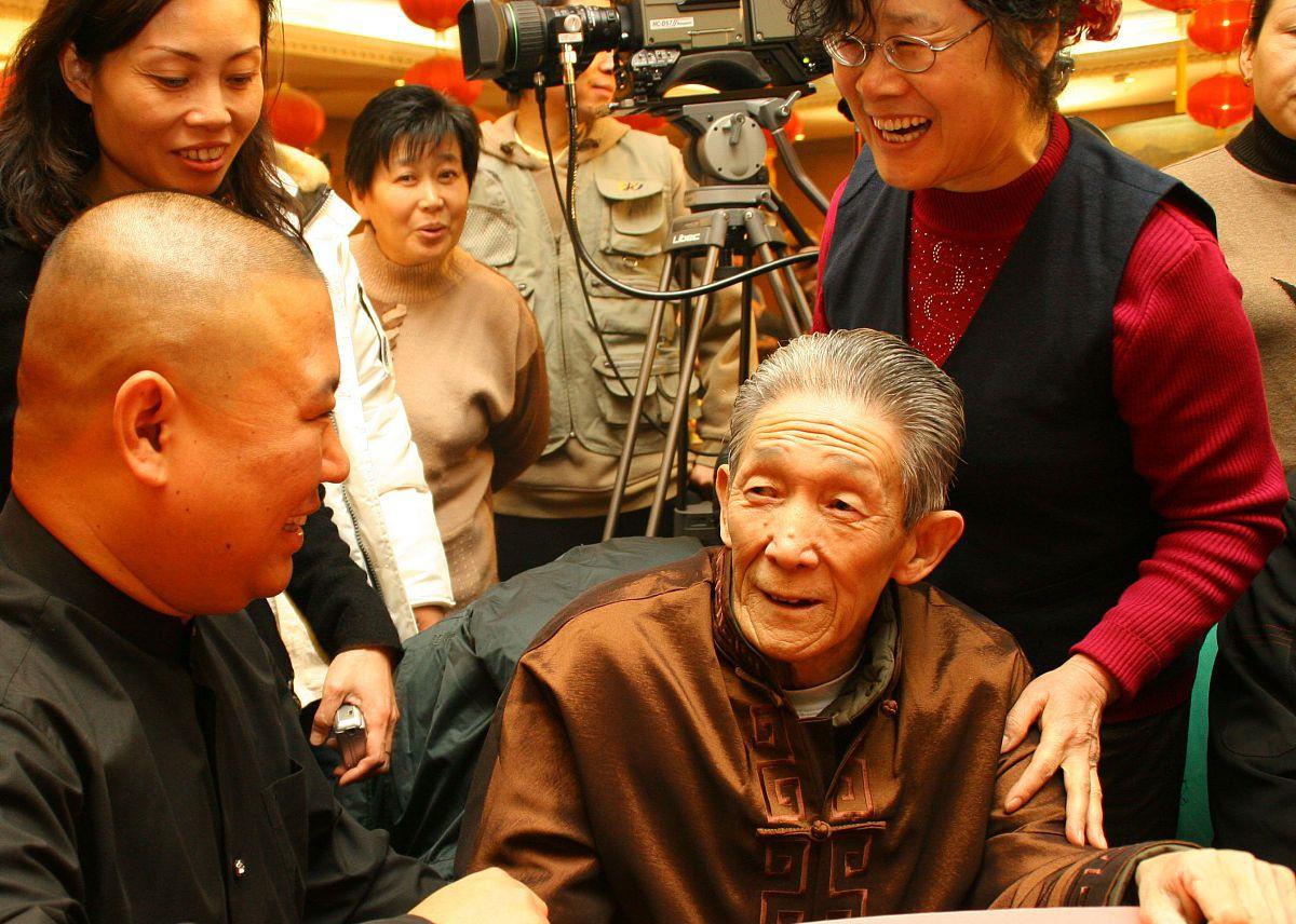 郭德纲学评书拜师金文声,起的艺名很好听,这几位和他都是师兄弟