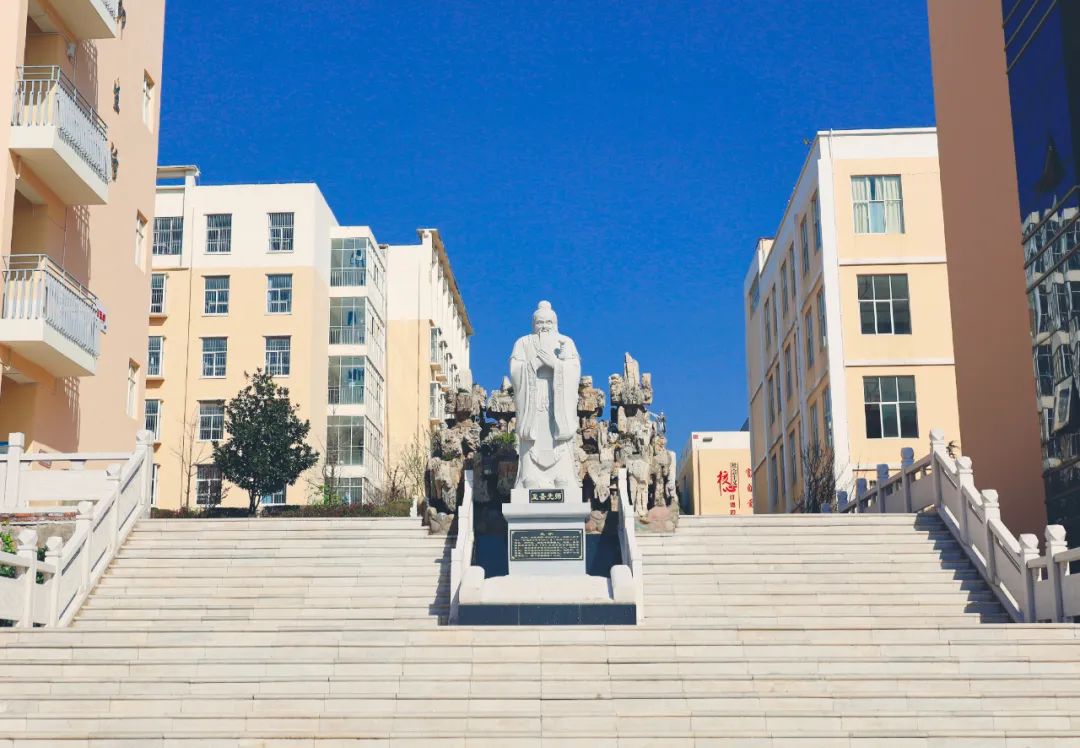 这就是富源县第六中学!