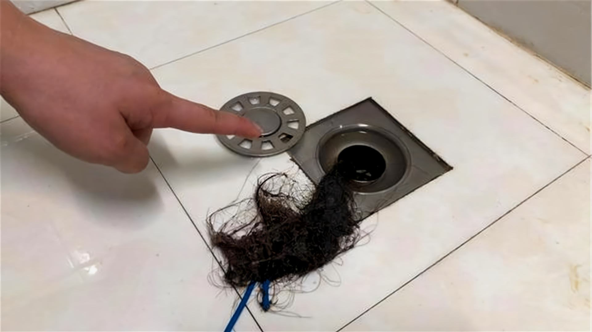 下水道堵了,别再用热水烫了!教你正确做法,瞬间畅通无阻