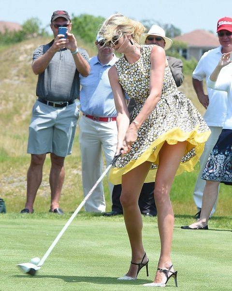 伊万卡打高尔夫裙子飘起是什么梗 伊万卡打高尔夫时的打扮高清图片分享