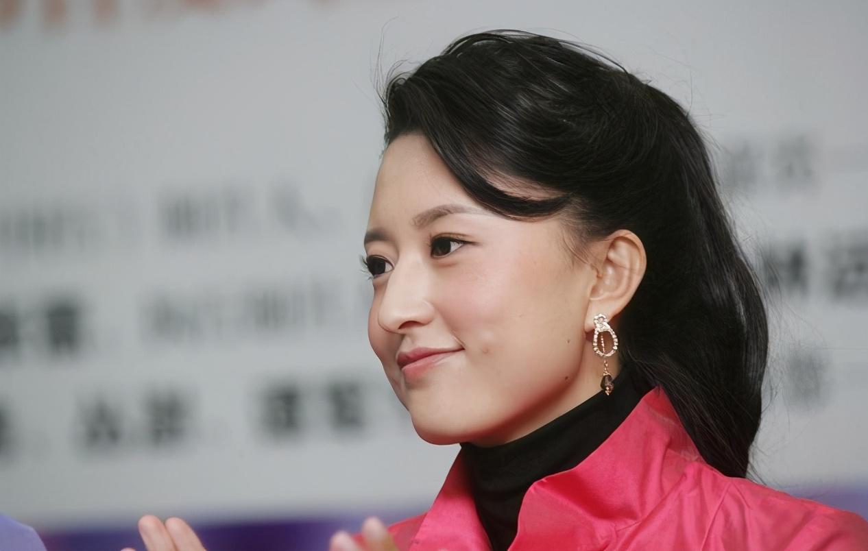 央视主持康辉与张蕾亲密举动越界,异性朋友间保持什么距离才合适