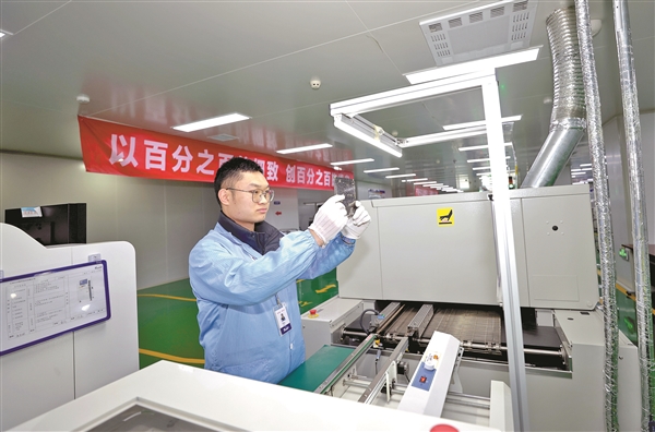 山西百信软件技术公司生产检测线正在运行