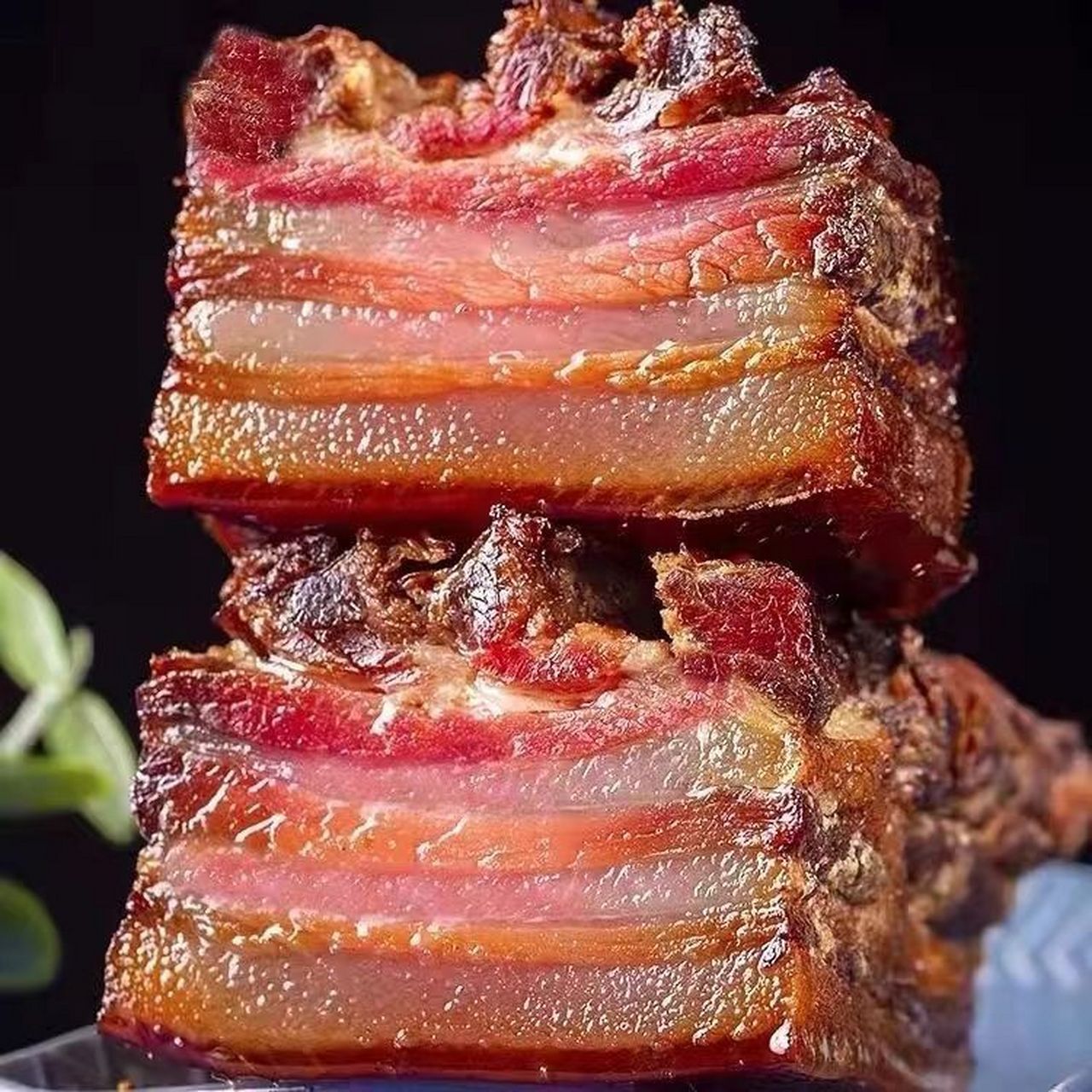 四川腊肉的历史可以追溯到古代,它是四川人民智慧的结晶,也是四川饮食