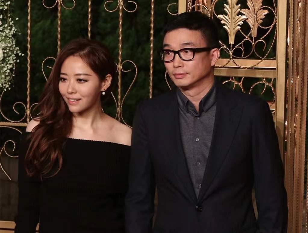 回顾张靓颖当年我被前夫骗走六个亿离开他后我发现生活变了个样