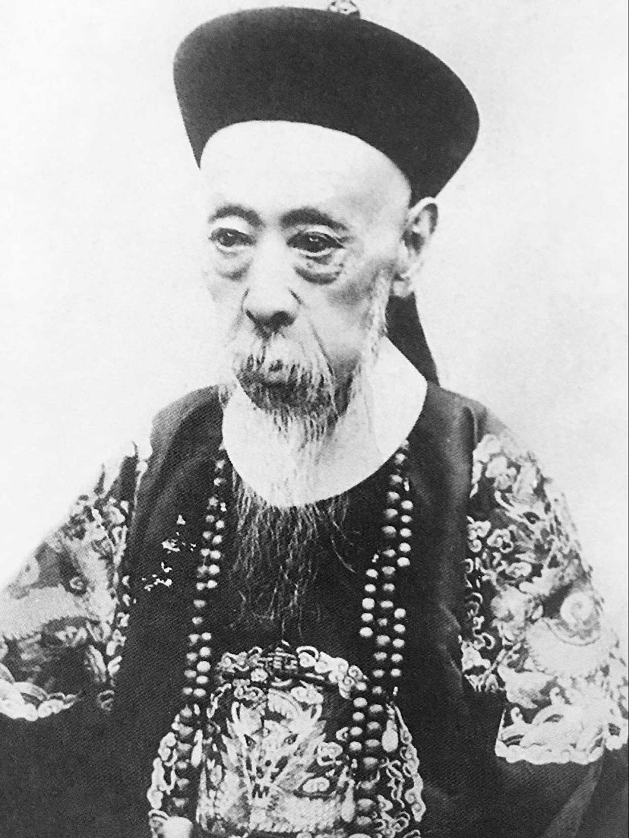 慈禧去世前七天发出两道懿旨安排后事,调奕劻出京,召载沣入宫