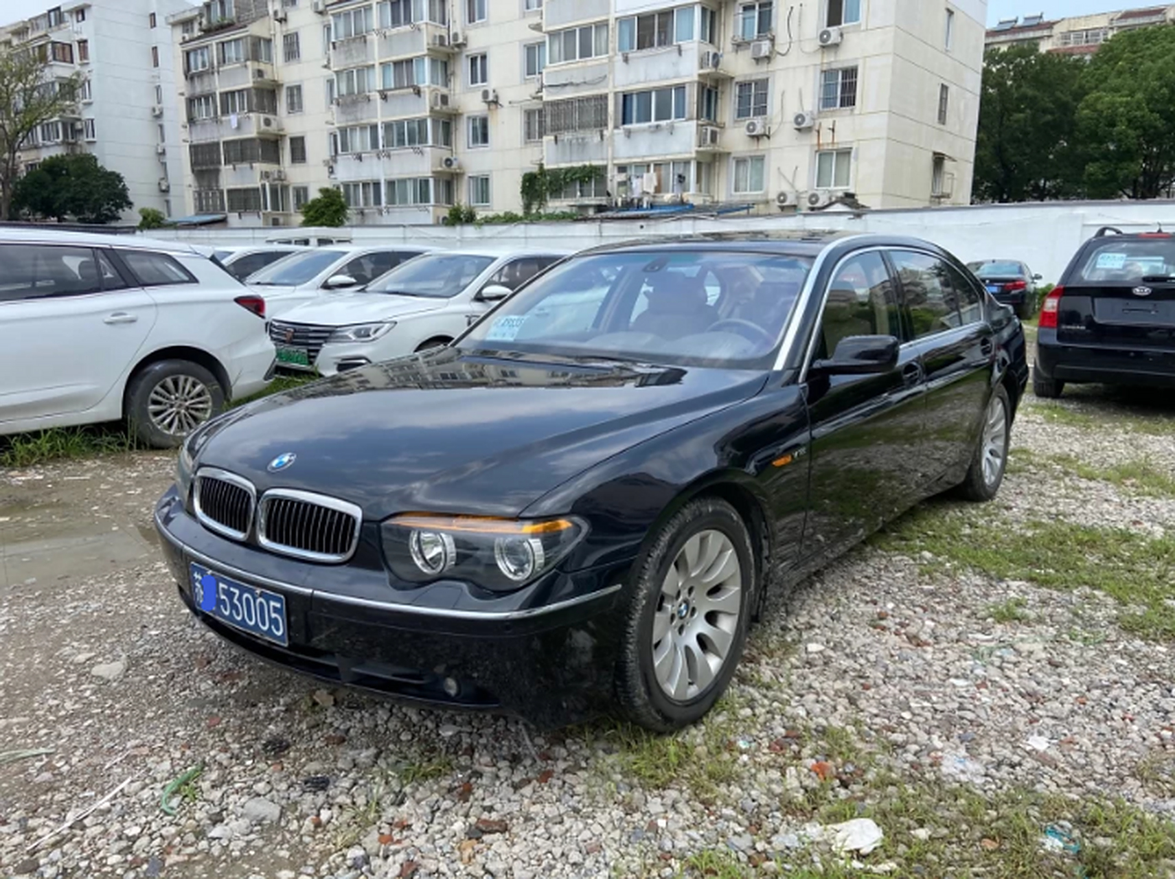04年价值170的宝马760,现在5万没人要,纯数车牌表明它没有易主  宝马7