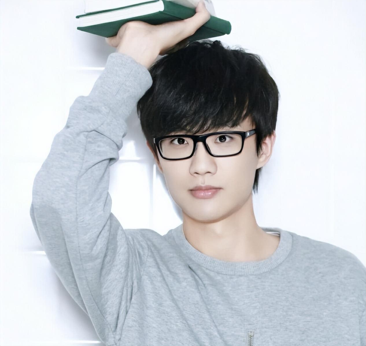 许嵩破例上综艺5连唱,原来都是对女友的偏爱,粉丝:铁树开花了