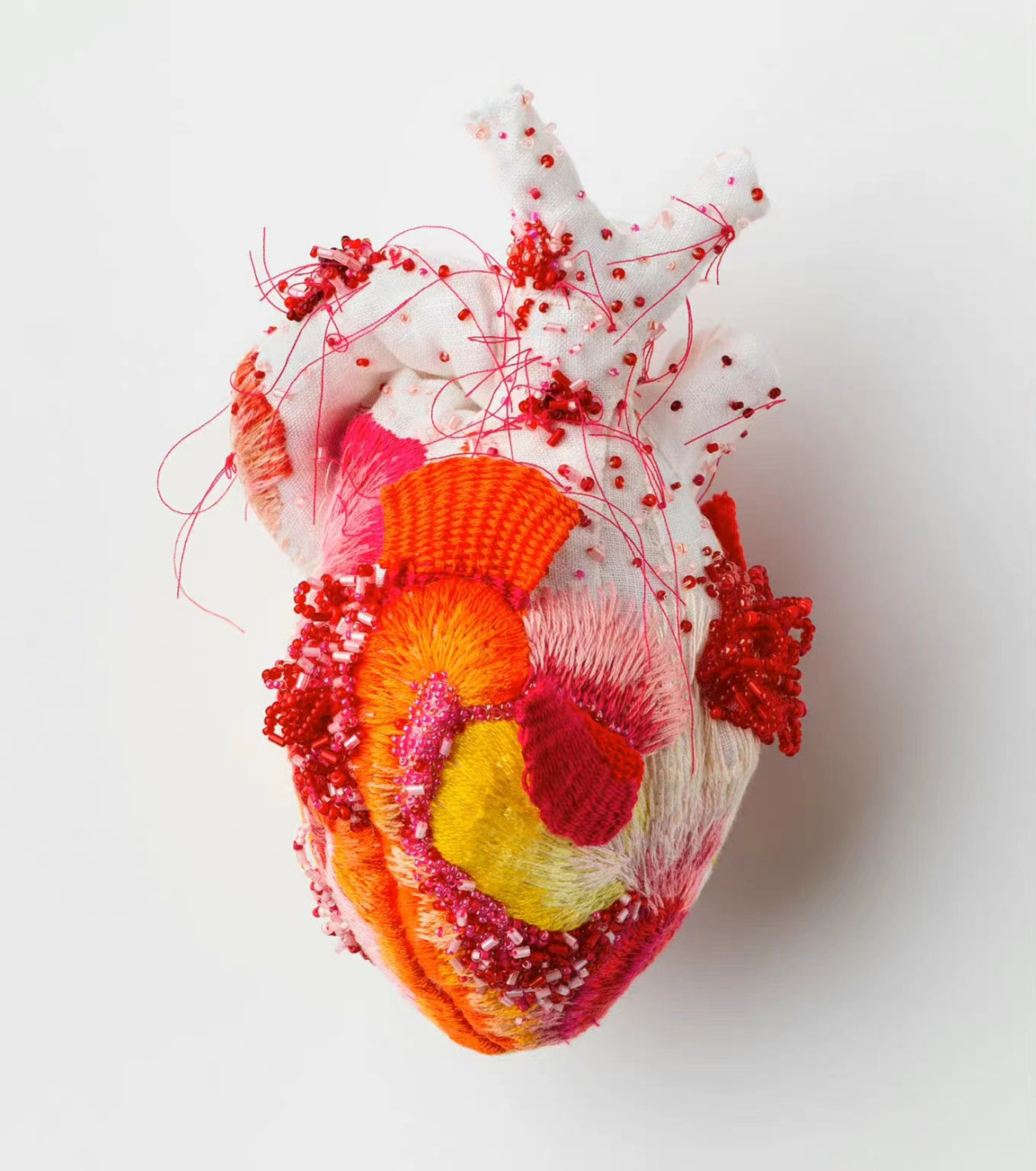 磨金石教育这位韩国艺术家用编织的心脏呼吁男女平等