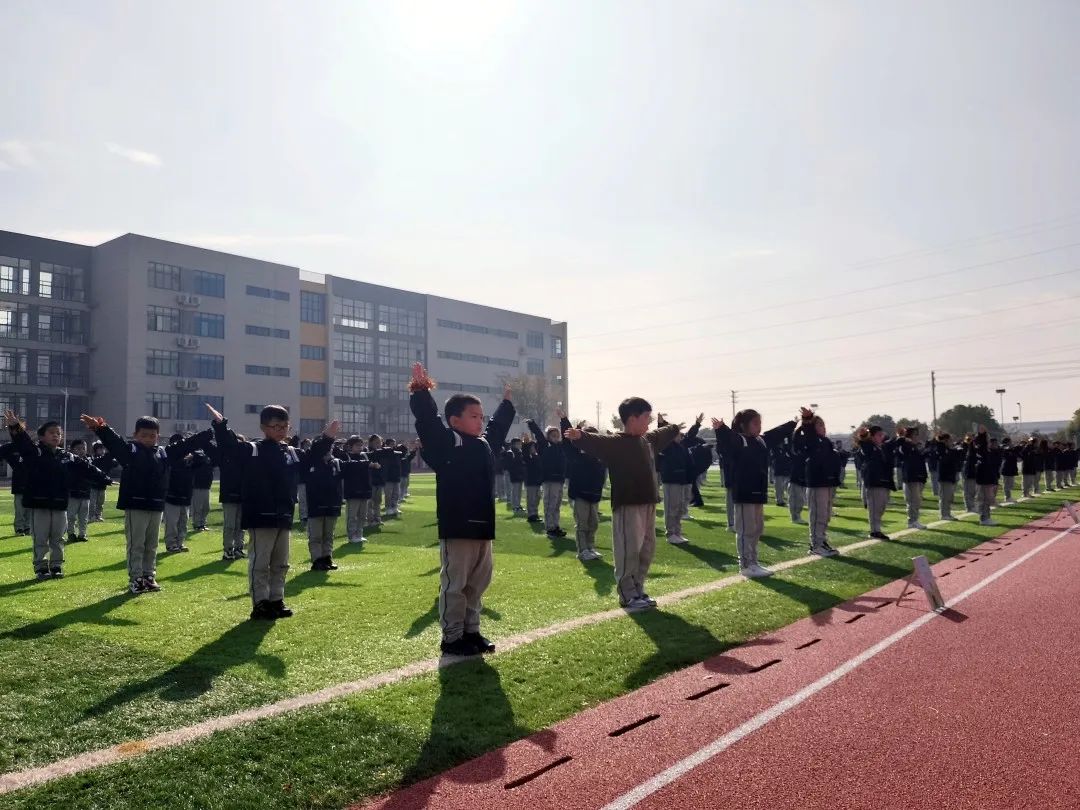 南京市竹山中学分校梅龙湖学校:开幕式上他们竞相展风采!