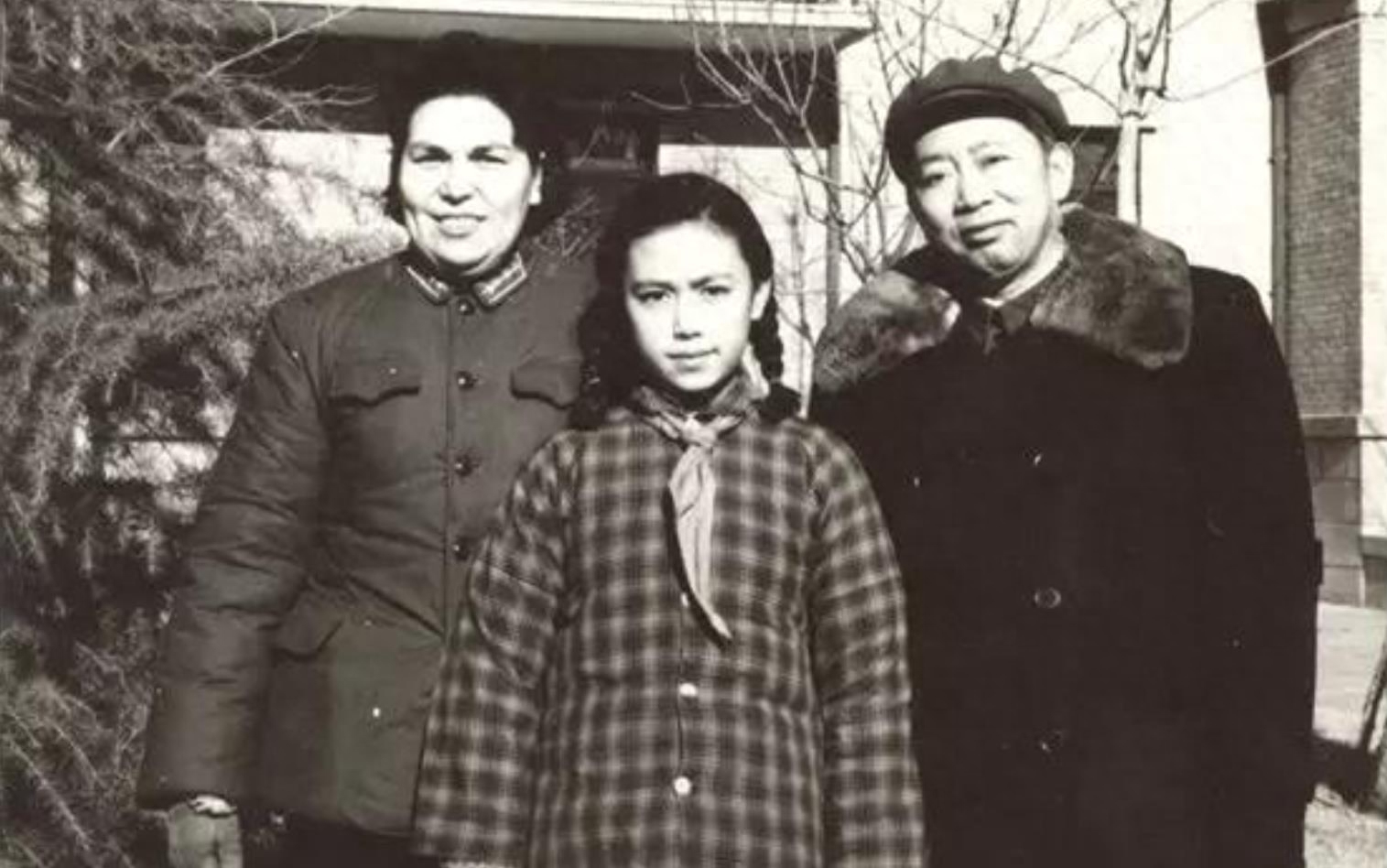 亚楼上将的四段婚姻:和贠凌漪,苏丽娃劳燕分飞,与翟云英白首