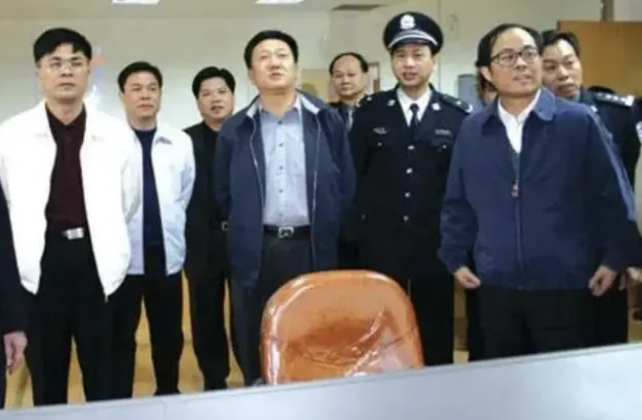 纪实:"巨贪"书记王华元,敛财700多万,用权力抢他人女友