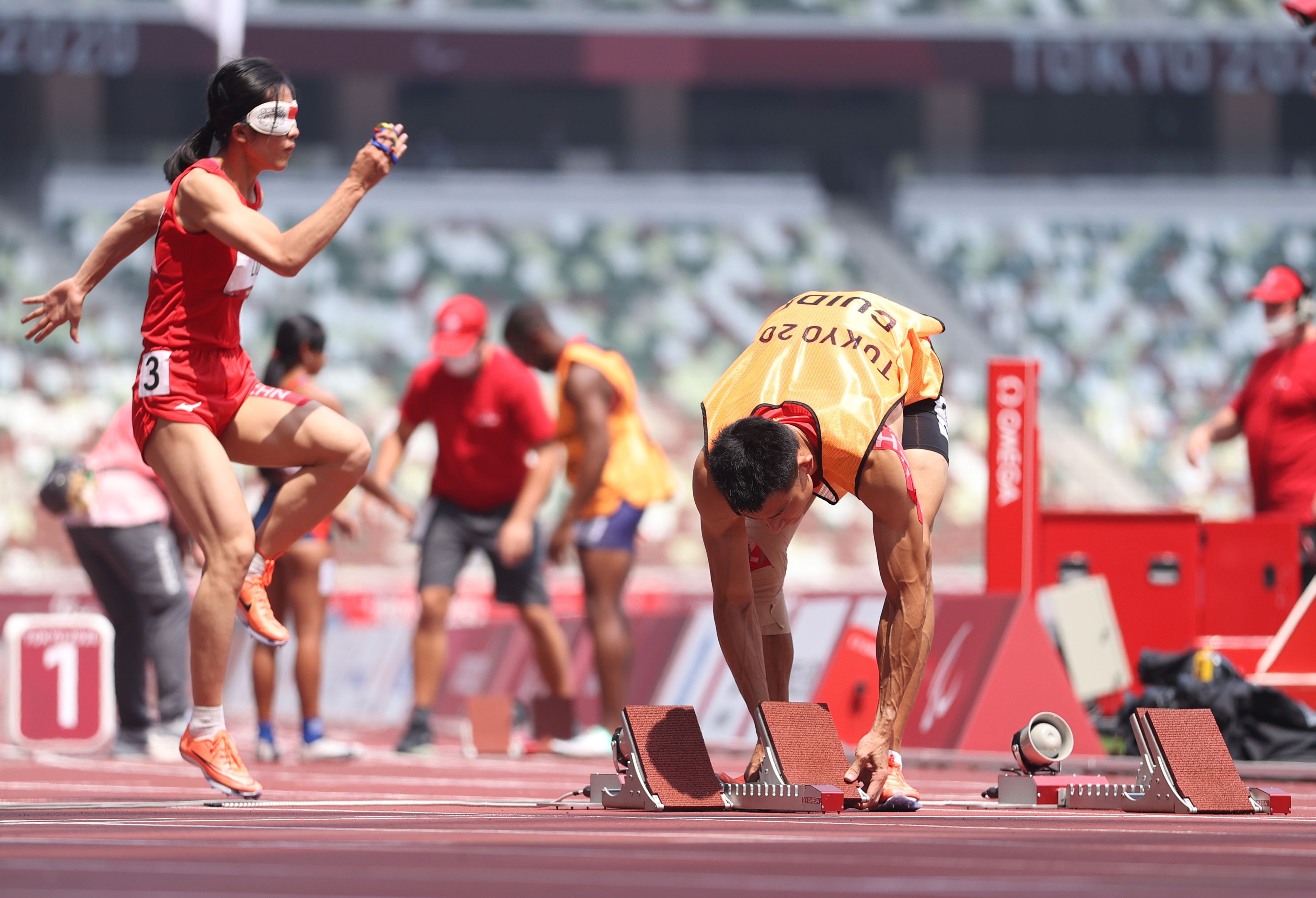 田径——女子400米t11级:刘翠青刷新残奥会纪录夺冠(2)
