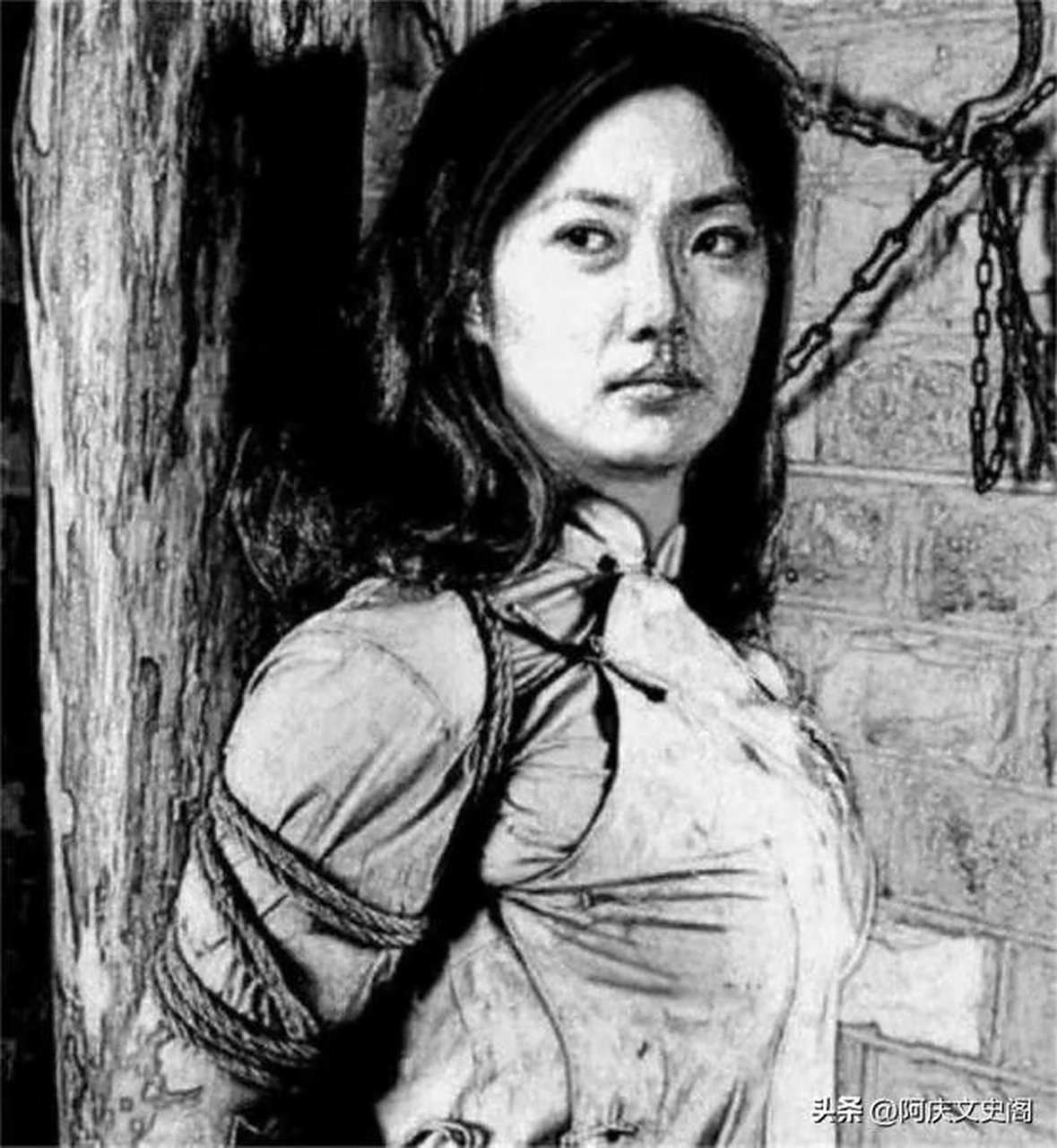 1939年,一位八路军女战士被捕入狱,在给鬼子洗衣服时,却意外看到了