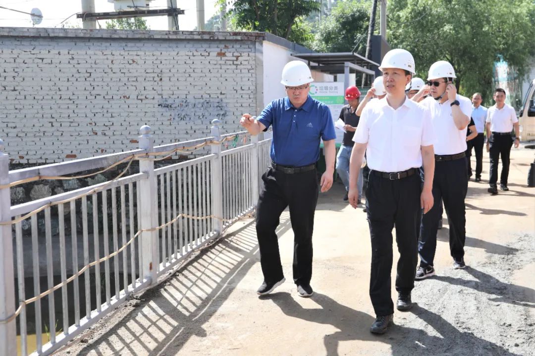 余卫国带队检查农村供水,粮食受旱减产应对工作