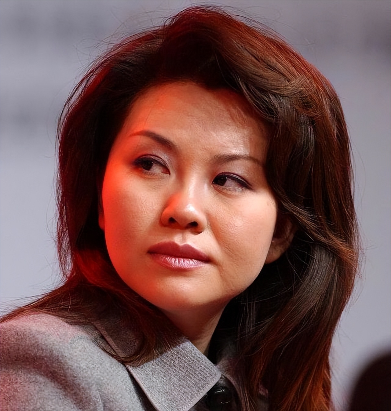 央视著名女主播方静:一生未婚,患癌早逝痛了父母心