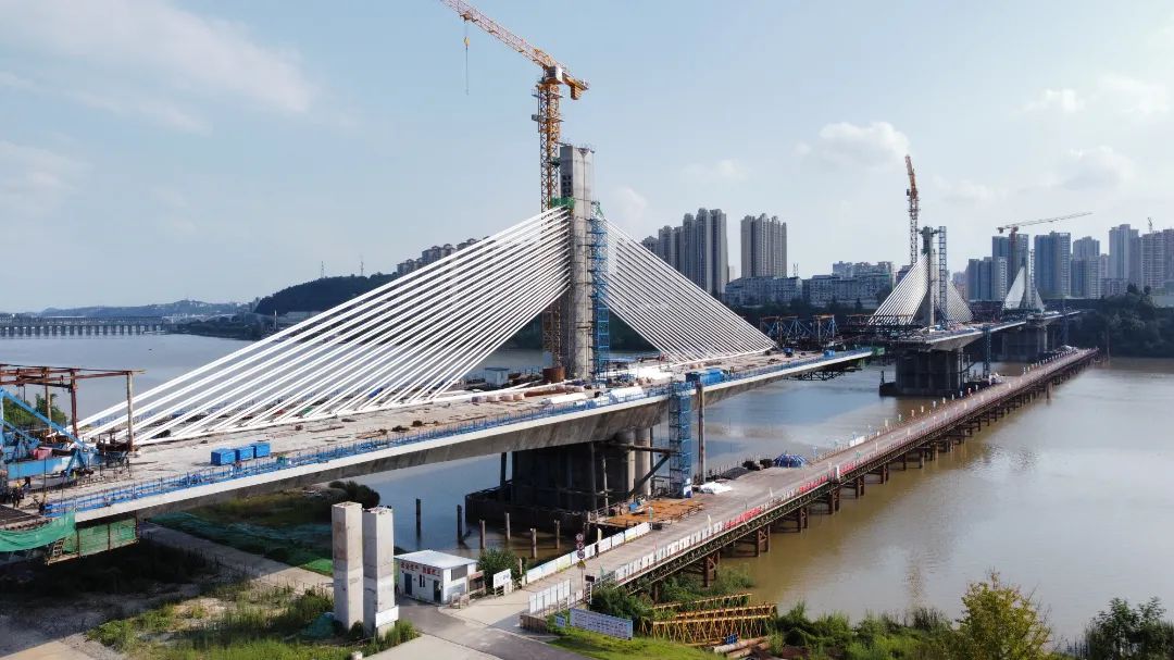 南部县嘉陵江三桥预计年底全线合龙!