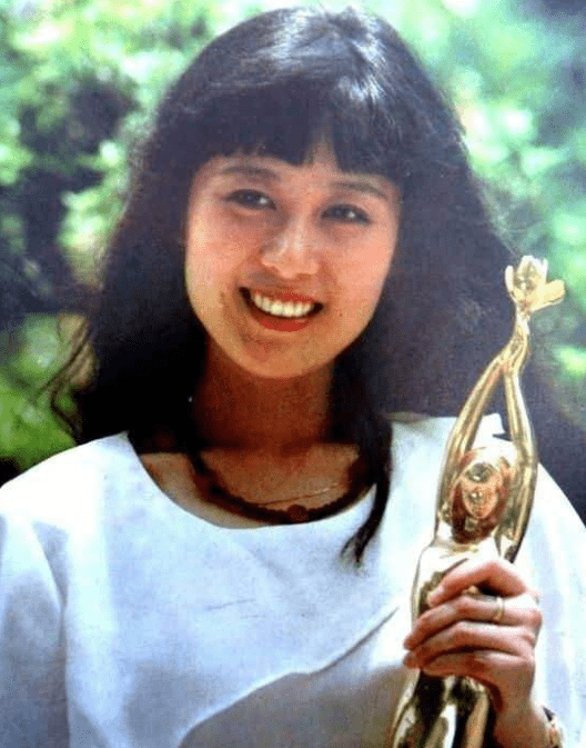 "国乒"江嘉良:娶当红吴玉芳,妻子为爱隐退,32年婚姻幸福