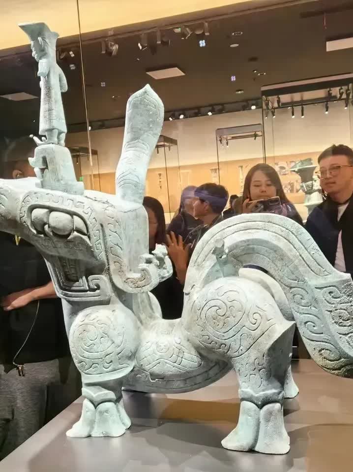 三星堆新发现文物惊艳亮相