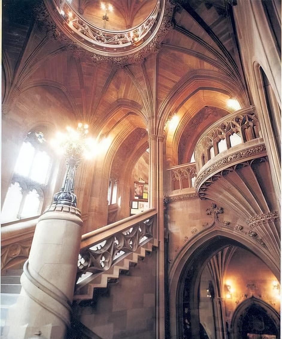 论历史上西方建筑风格与西文字体风格这两者有什么关联