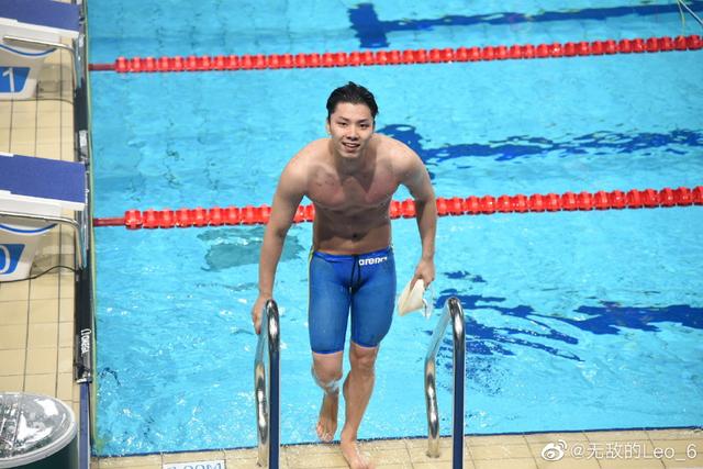 恭喜!中国又一游泳名将公开恋情,女友身材高挑长相貌美气质极佳