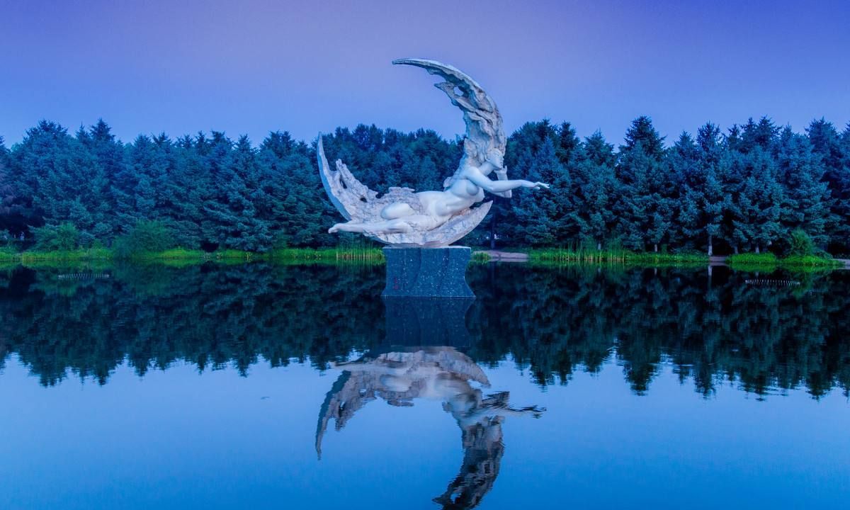 吉林有一处人间净土,有"绿海明珠"的美称,是吉林的八景之一